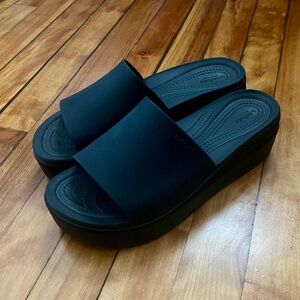 NWOT Crocs Brooklyn Platform Sandals